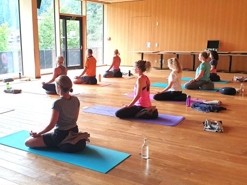 YOGA meets YOU Peter Weitgasser und Samira Sefzig 2